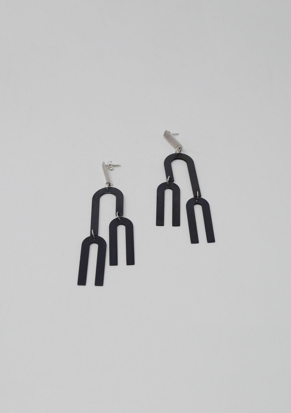 Curved Black Line Earrings - ANTHER a shop